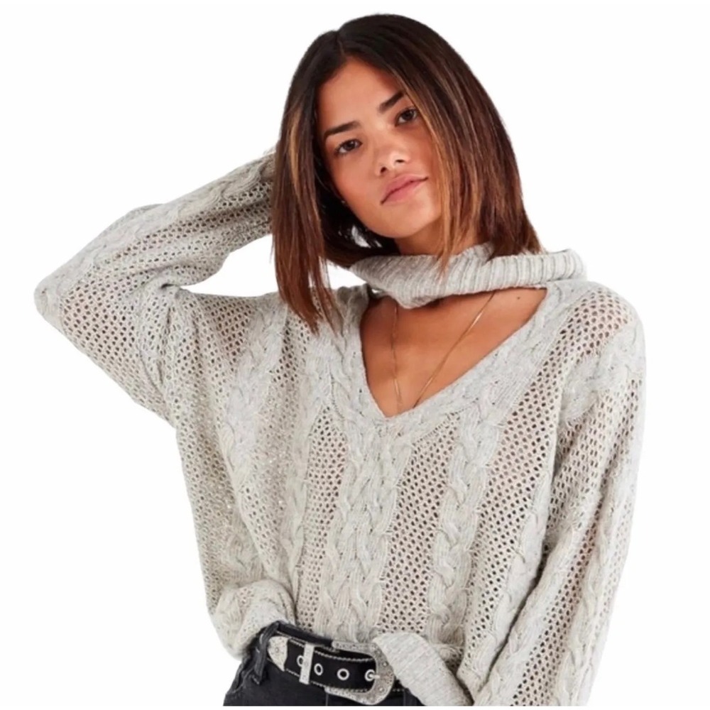 Urban Outfitters Gray Cable Knit V-Neck Cut-Out Cowl‎ Neck Sweater Size Small